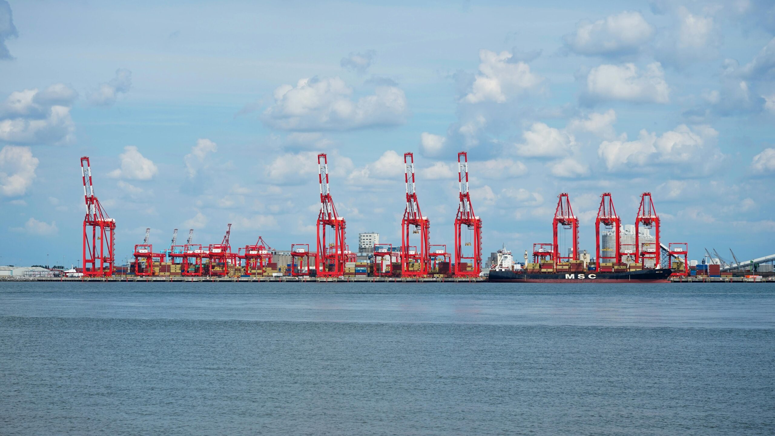 shipping companies in uk