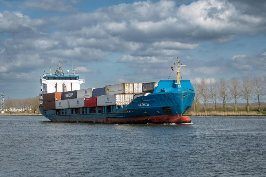 shipping via sea freight services